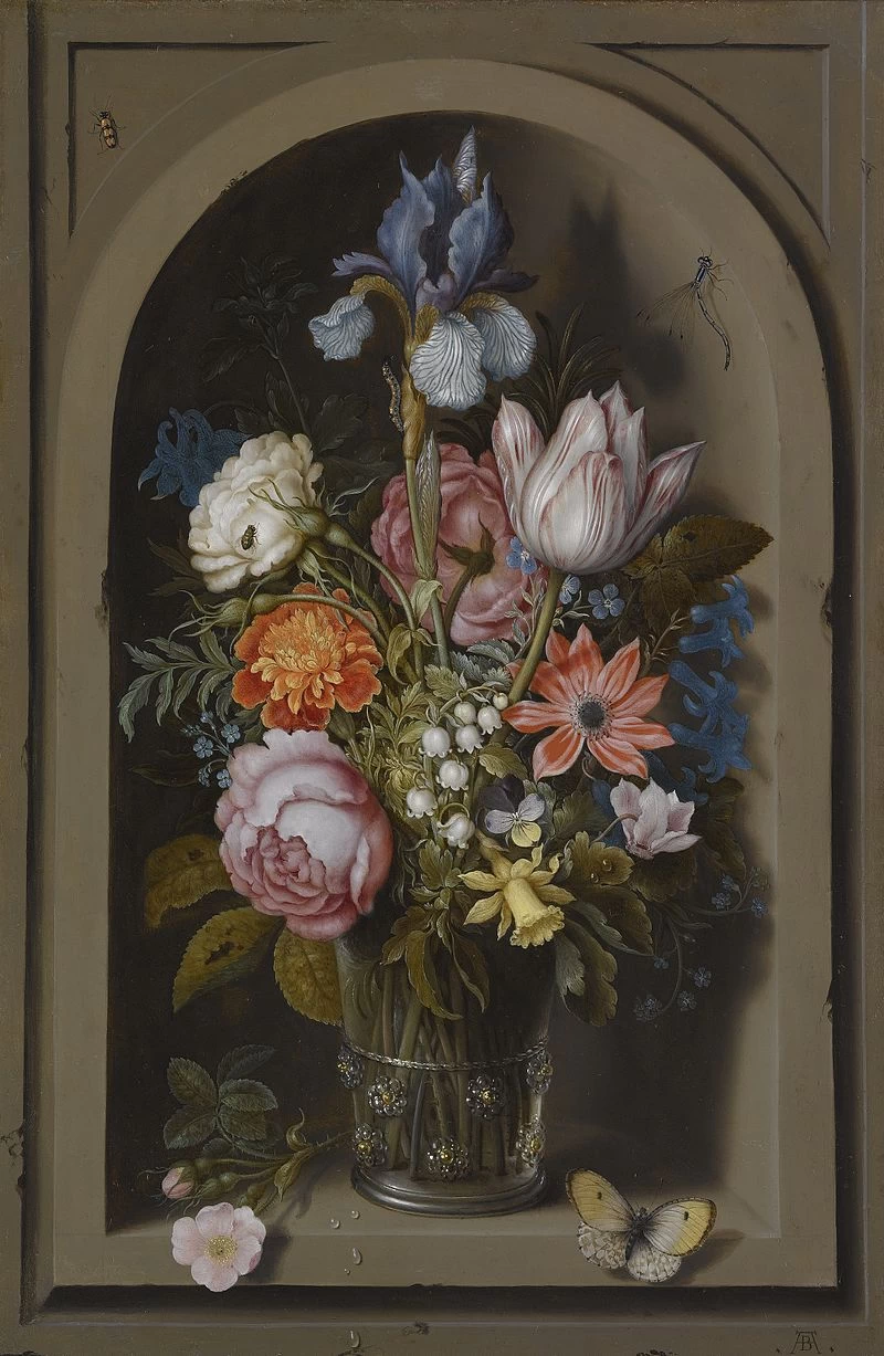 Bouquet di fiori in una nicchia di marmo